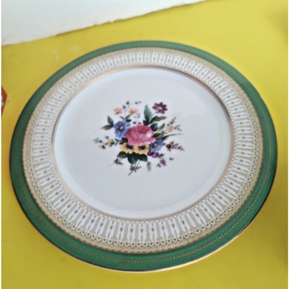 Vintage Royal Bayreuth Bavaria Decorator/Dinner Plate 10 3/4"